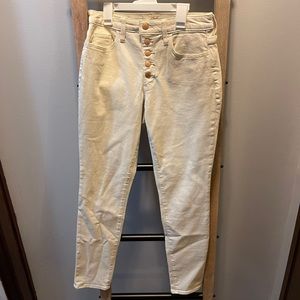 Never Worn High Rise Skinny Jeans. SIZE: 6/28R